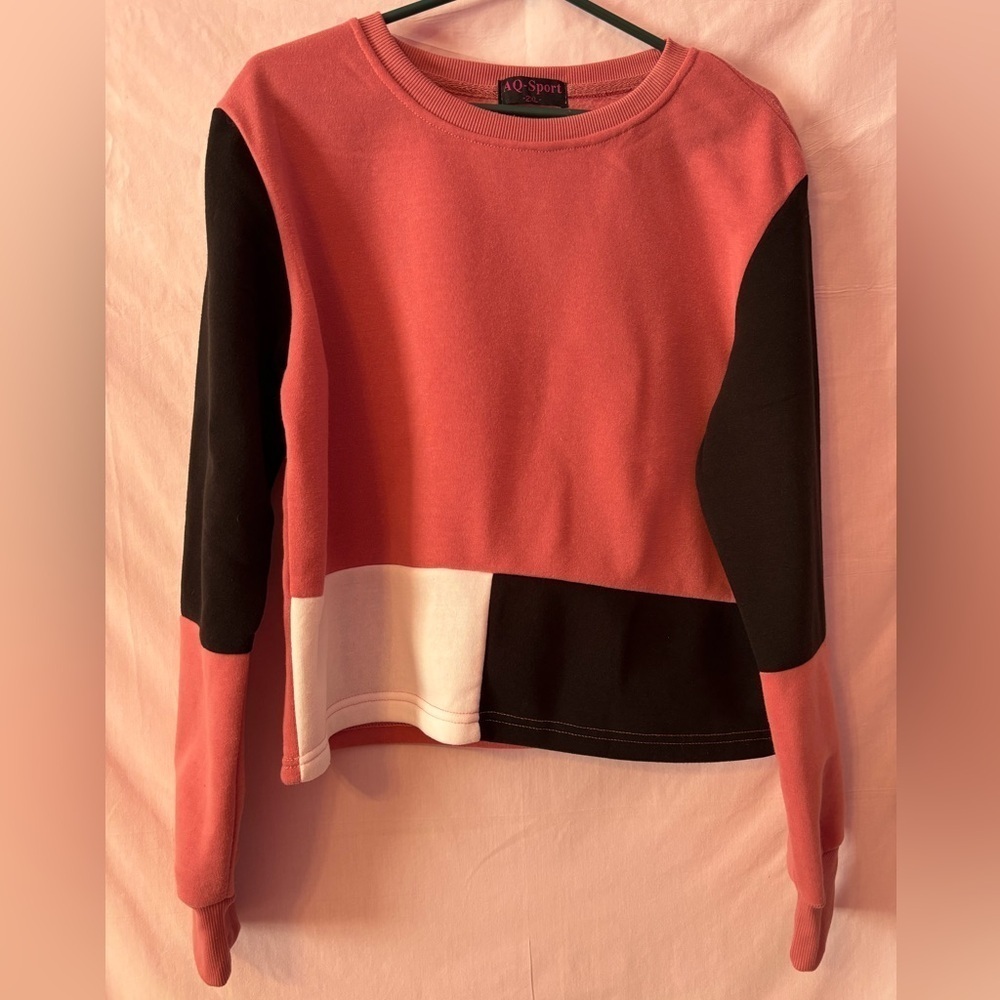 NWOT Super cute crop sweatshirt with pink, black and white color blocks